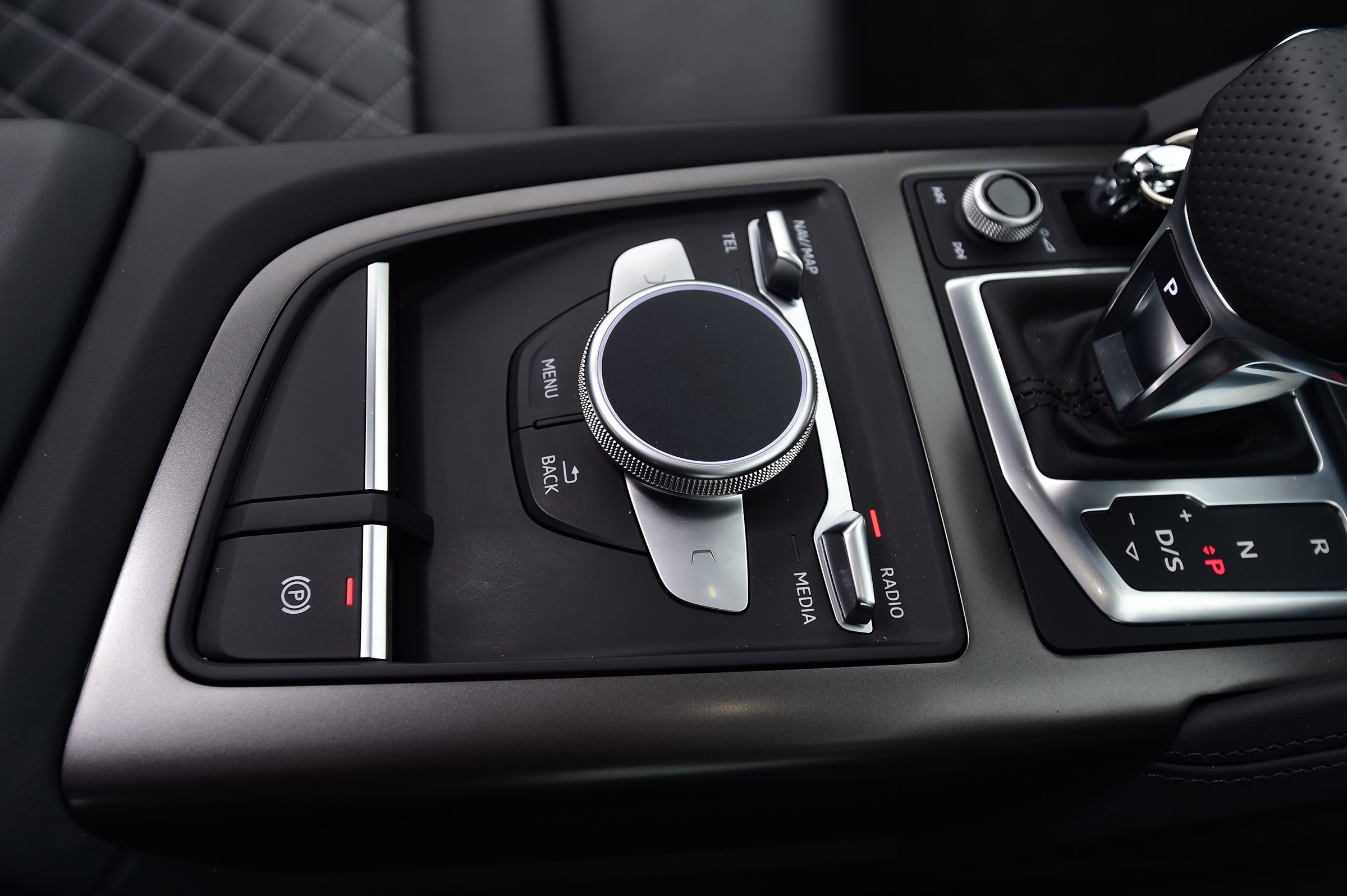 Audi R8 RWS - centre console