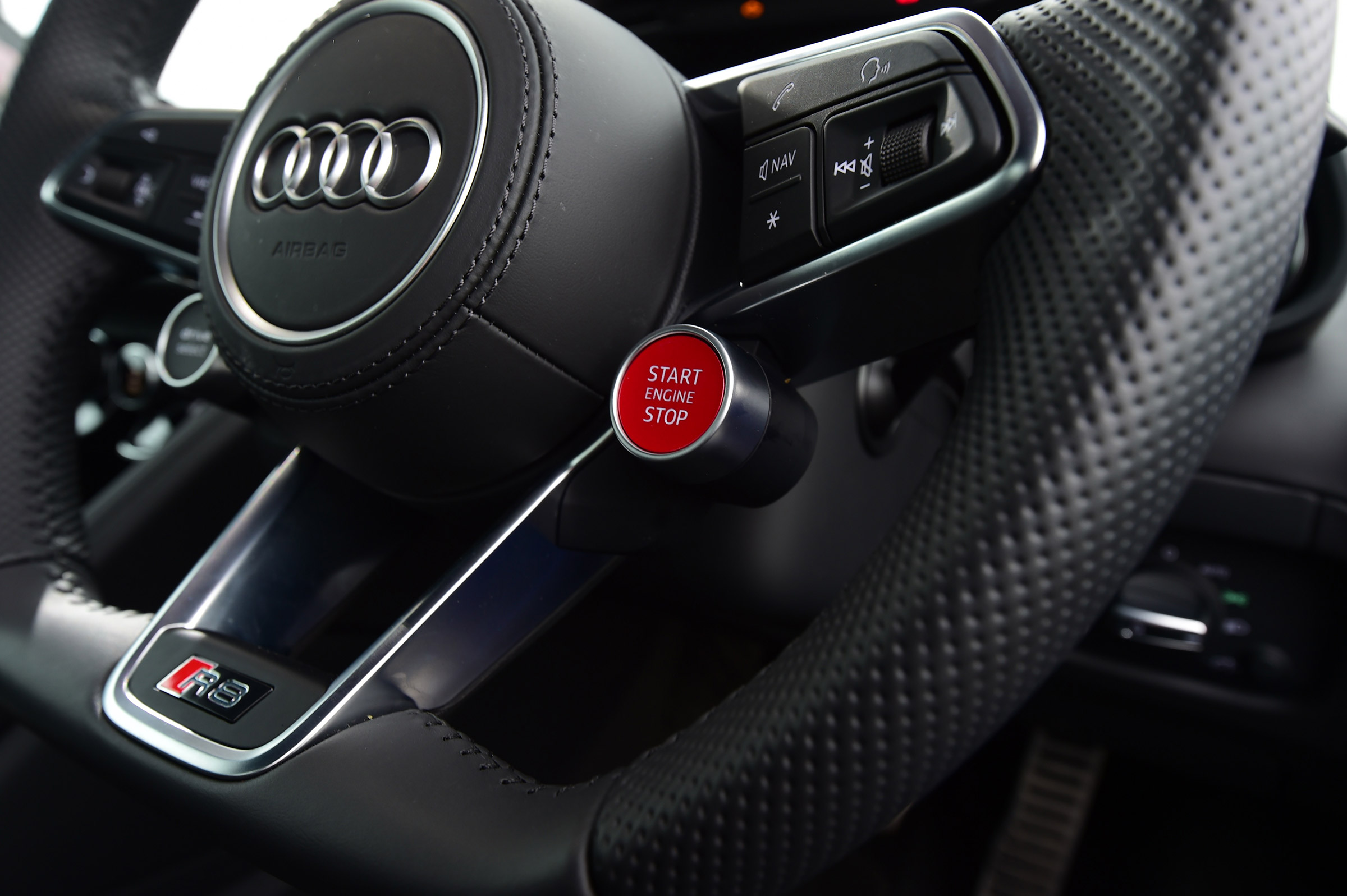 Audi R8 RWS - steering wheel