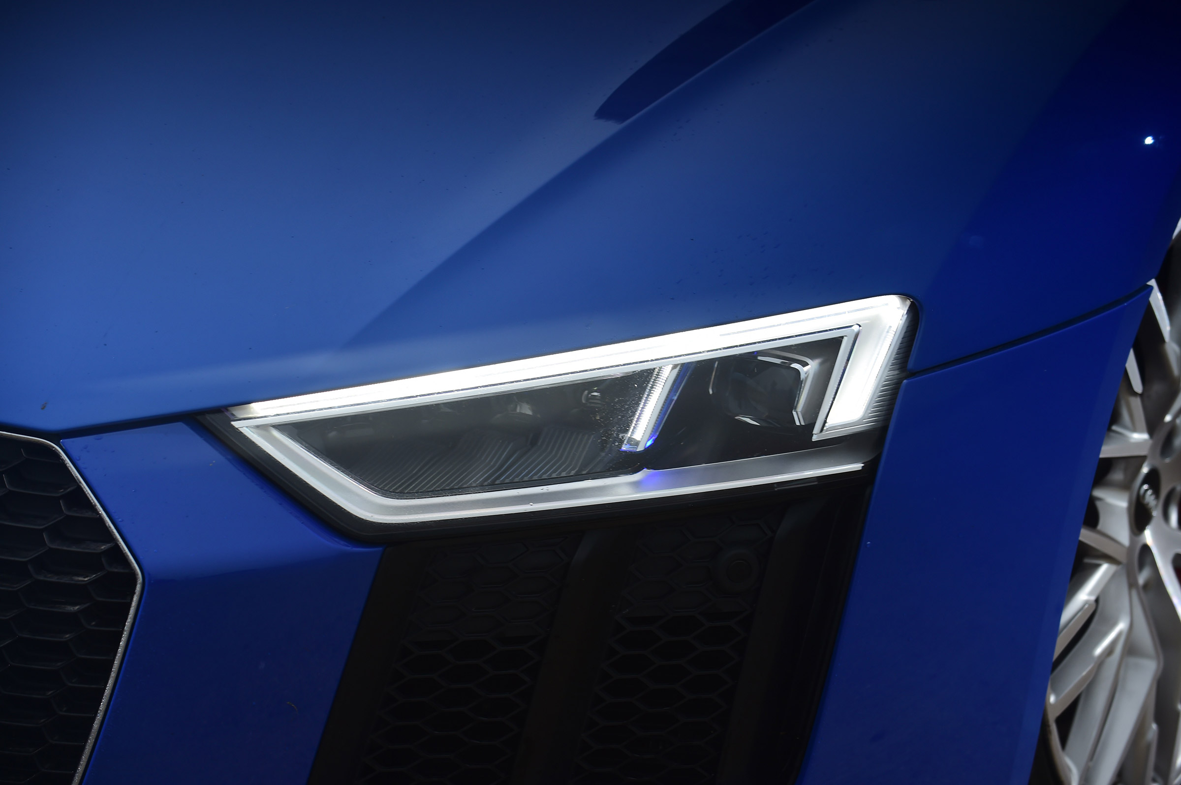 Audi R8 RWS - front light