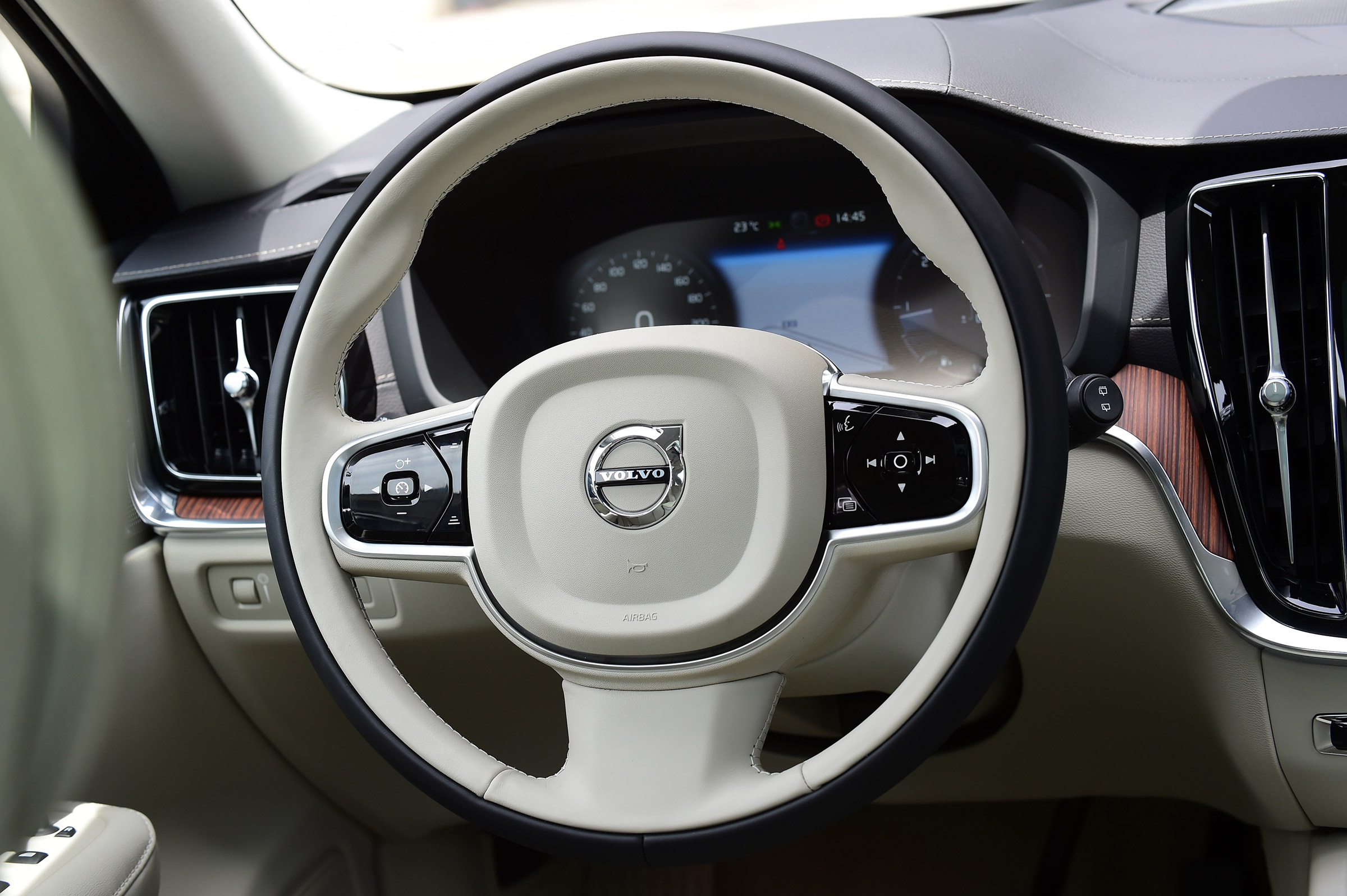 Volvo V60 - steering wheel