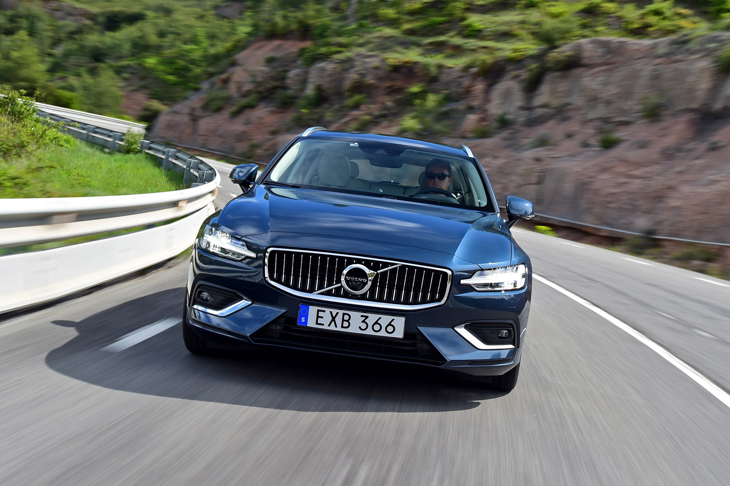 Volvo V60 - full front