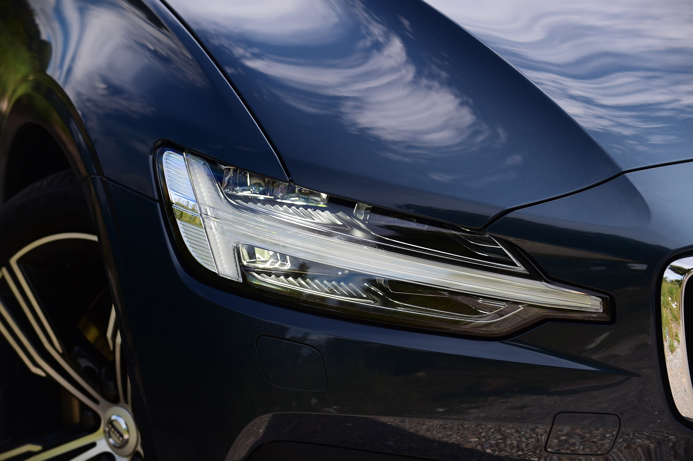 Volvo V60 - front light