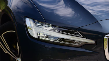 Volvo V60 - front light