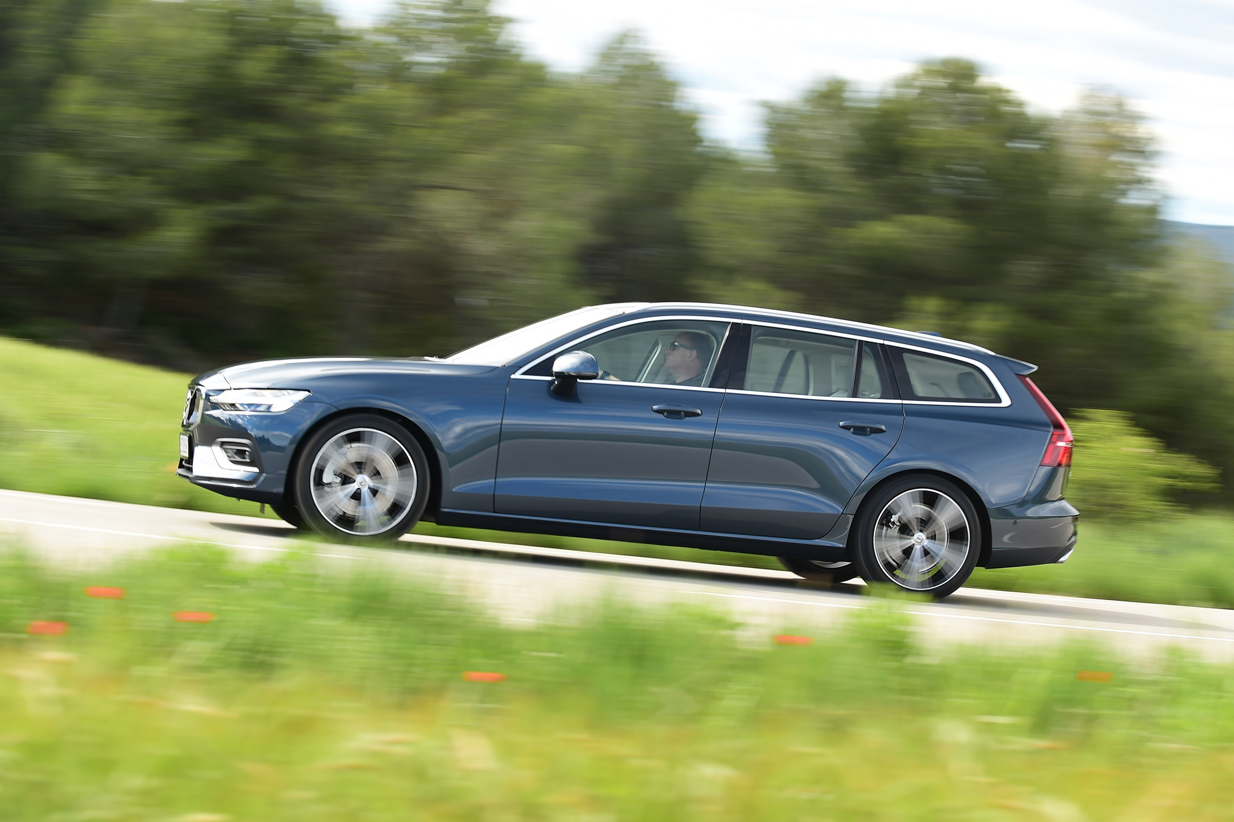 Volvo V60 - side
