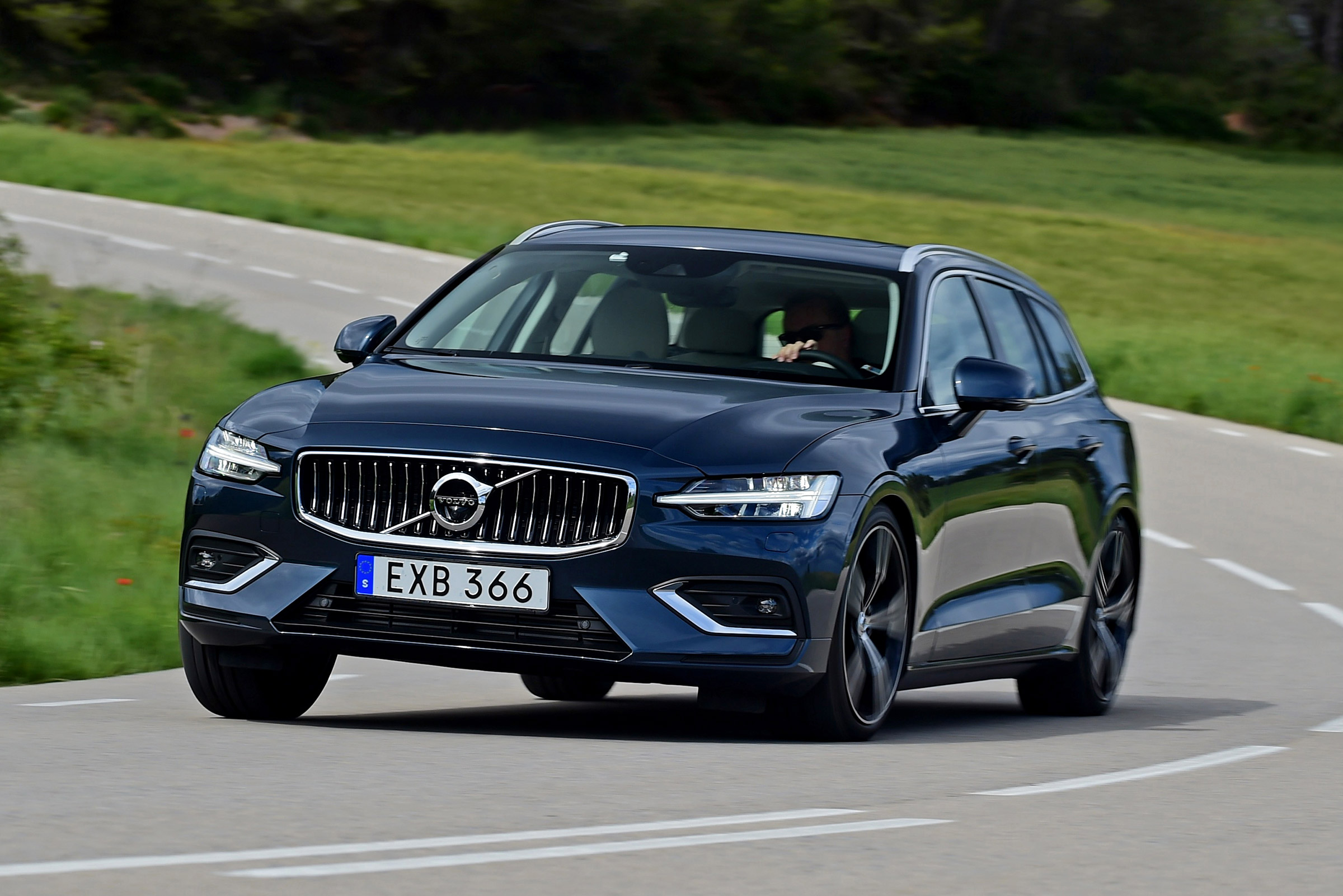 Volvo V60 - front cornering