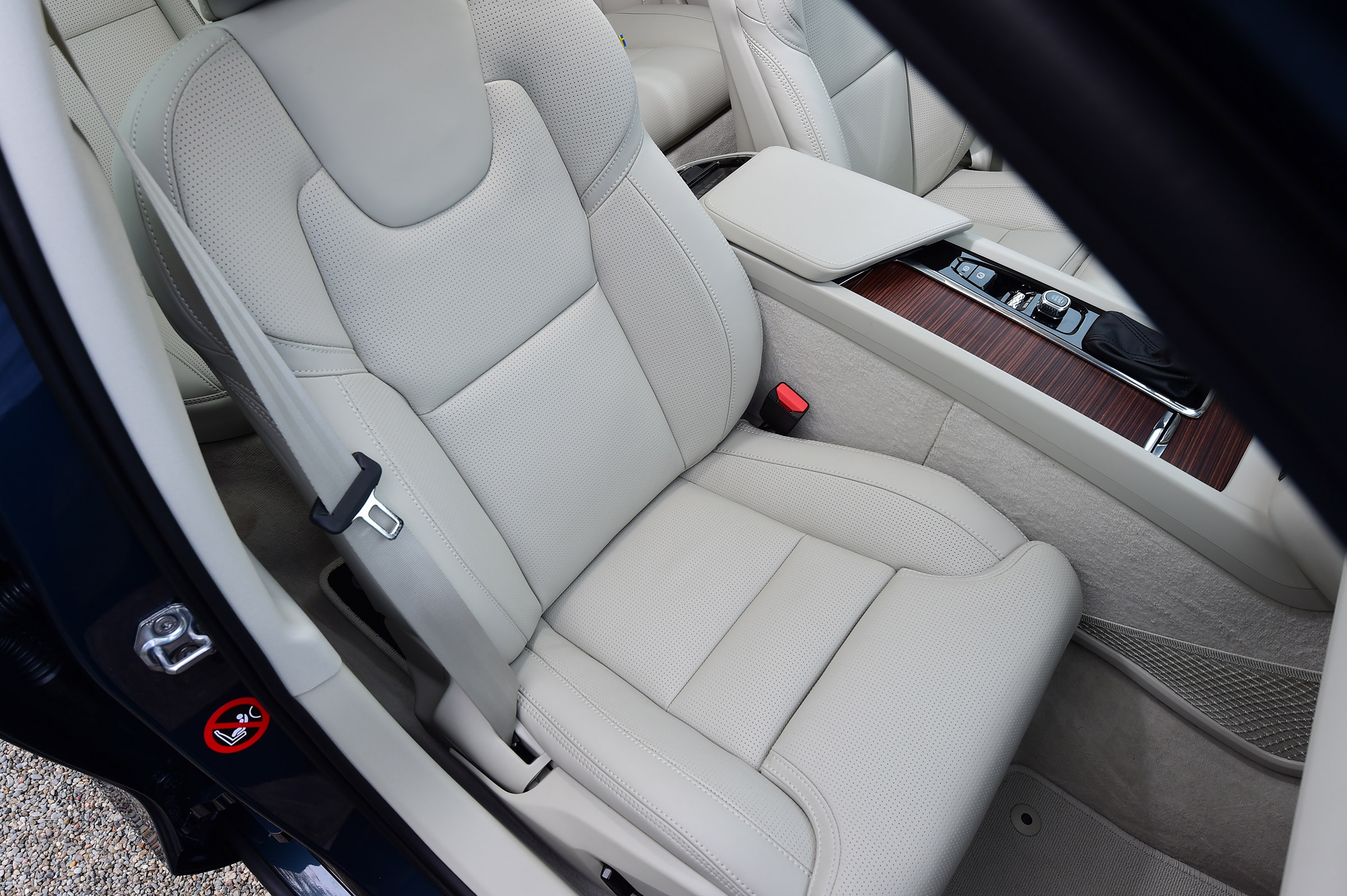 Volvo V60 - front seat