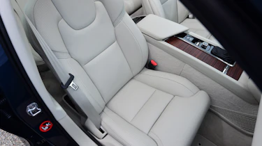 Volvo V60 - front seat