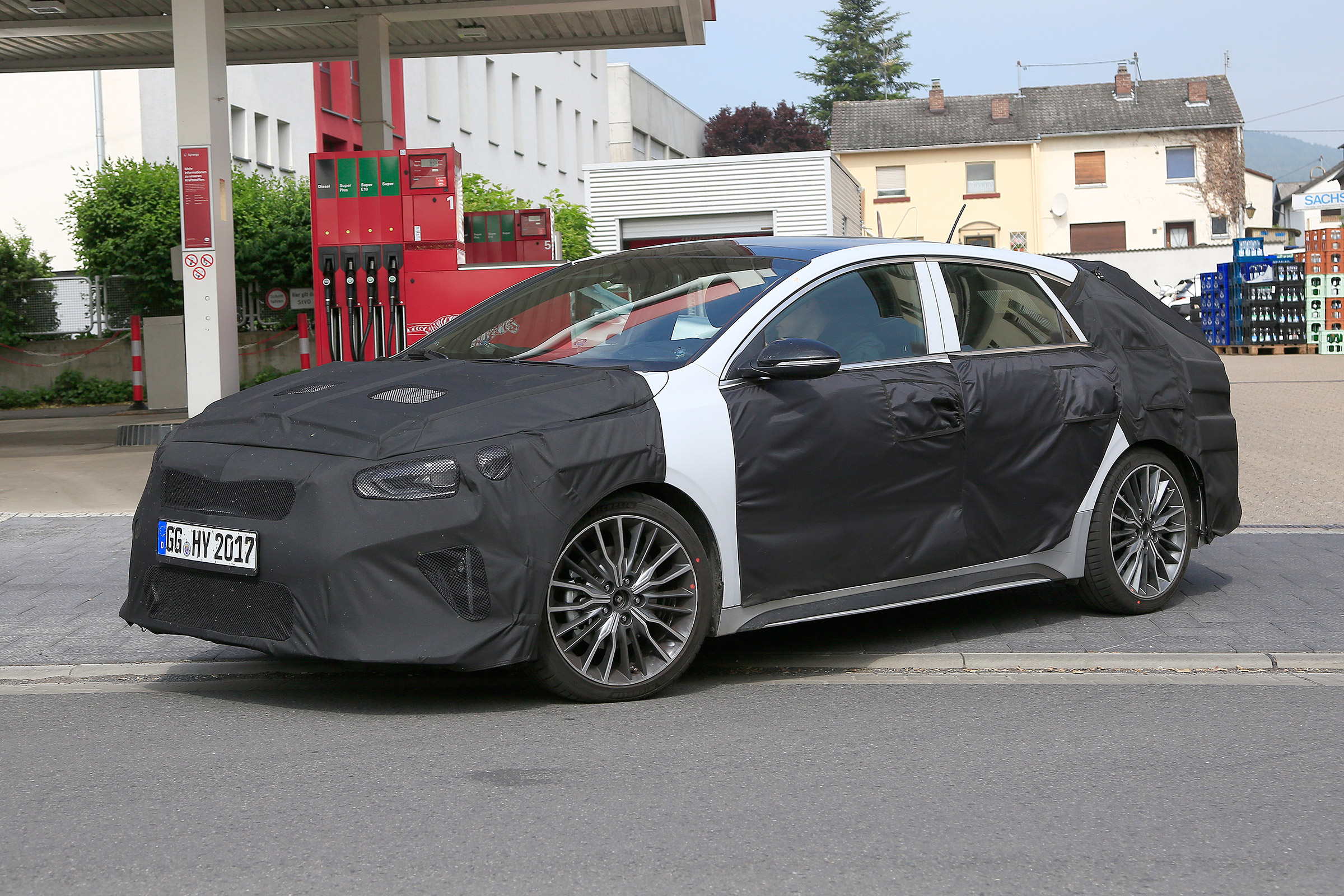 Kia Proceed - spyshot 1