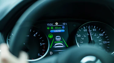 Nissan Qashqai ProPILOT - dials