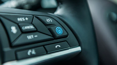 Nissan Qashqai ProPILOT - steering wheel control