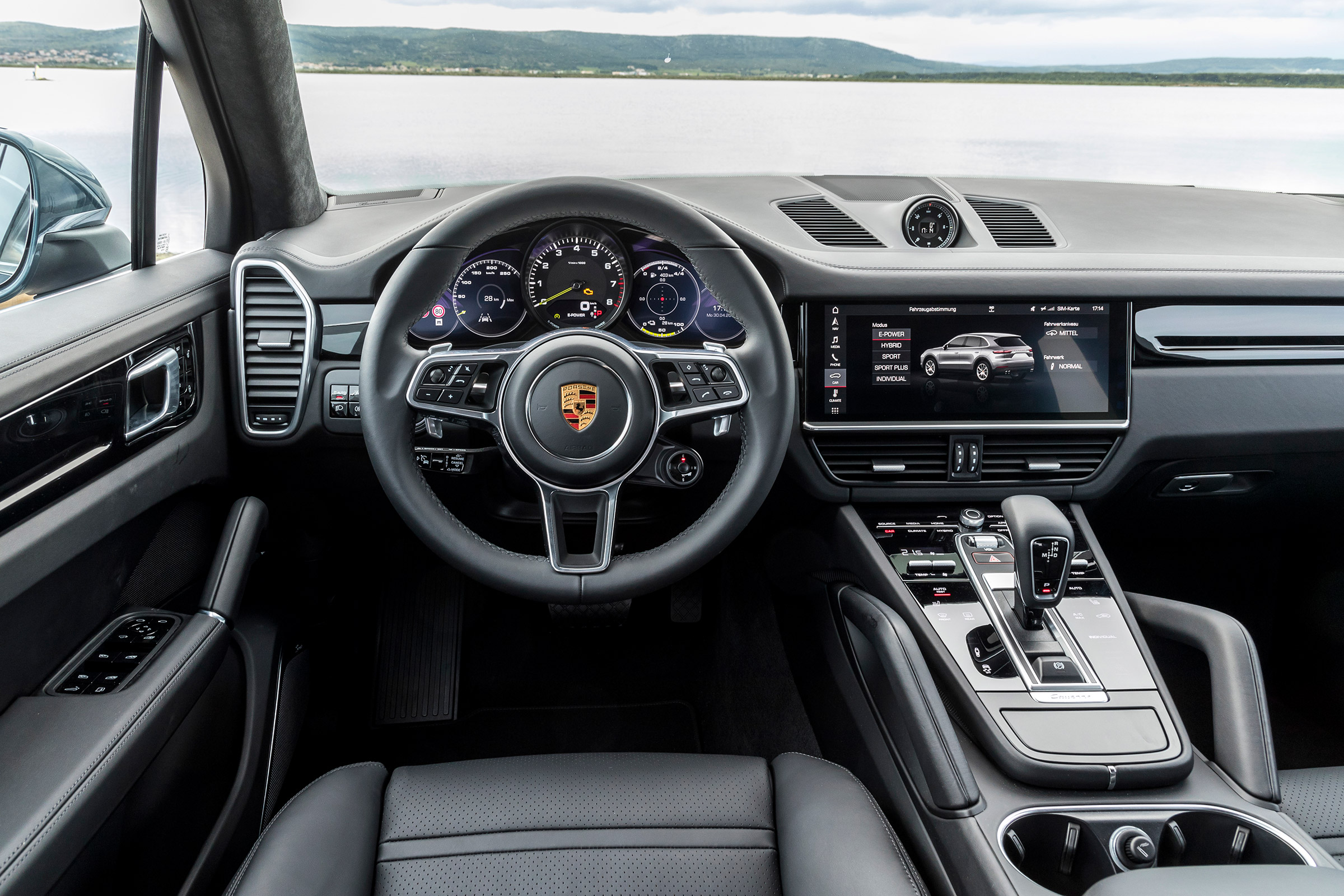 Porsche Cayenne E-Hybrid - dash