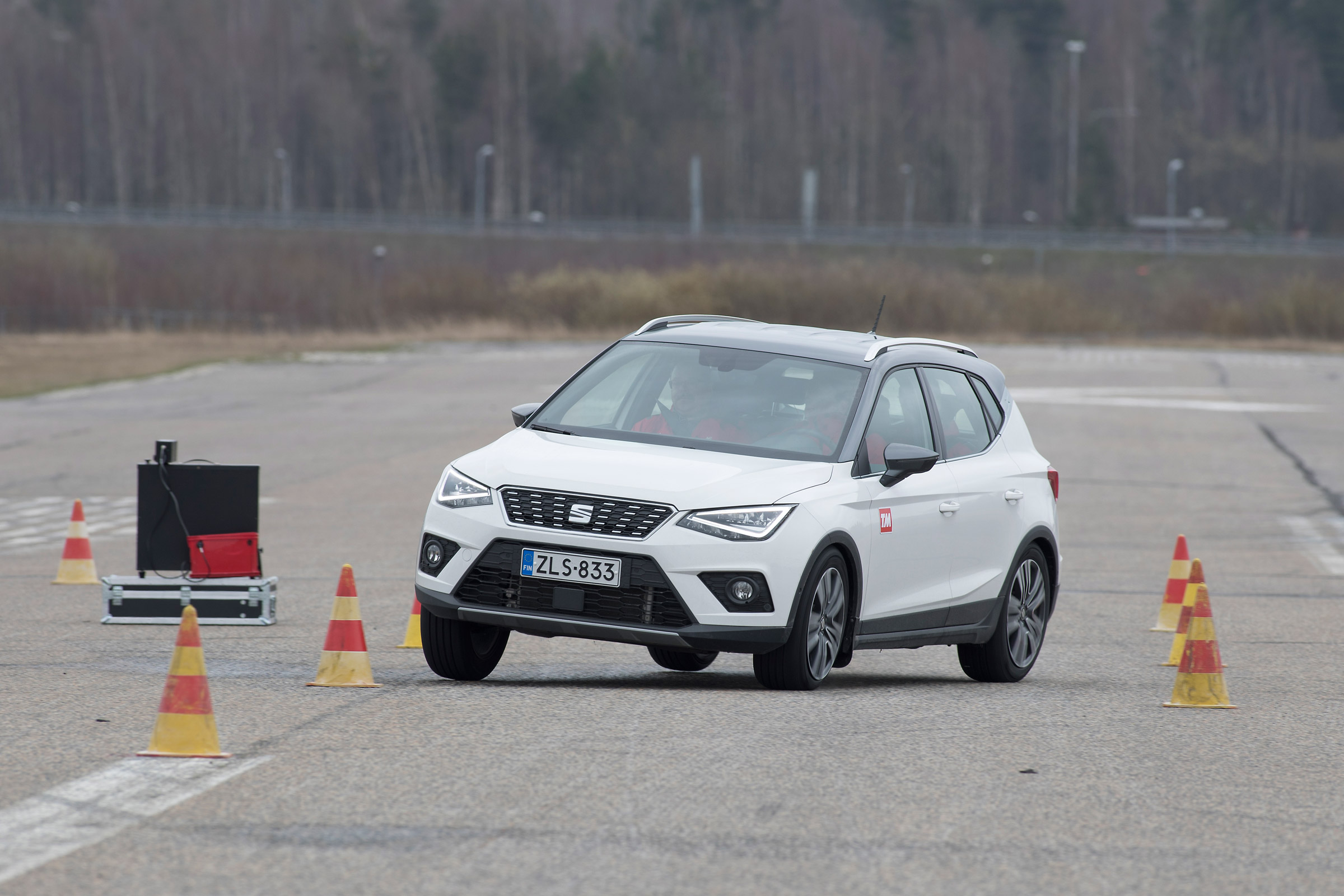 SEAT Arona cornering 