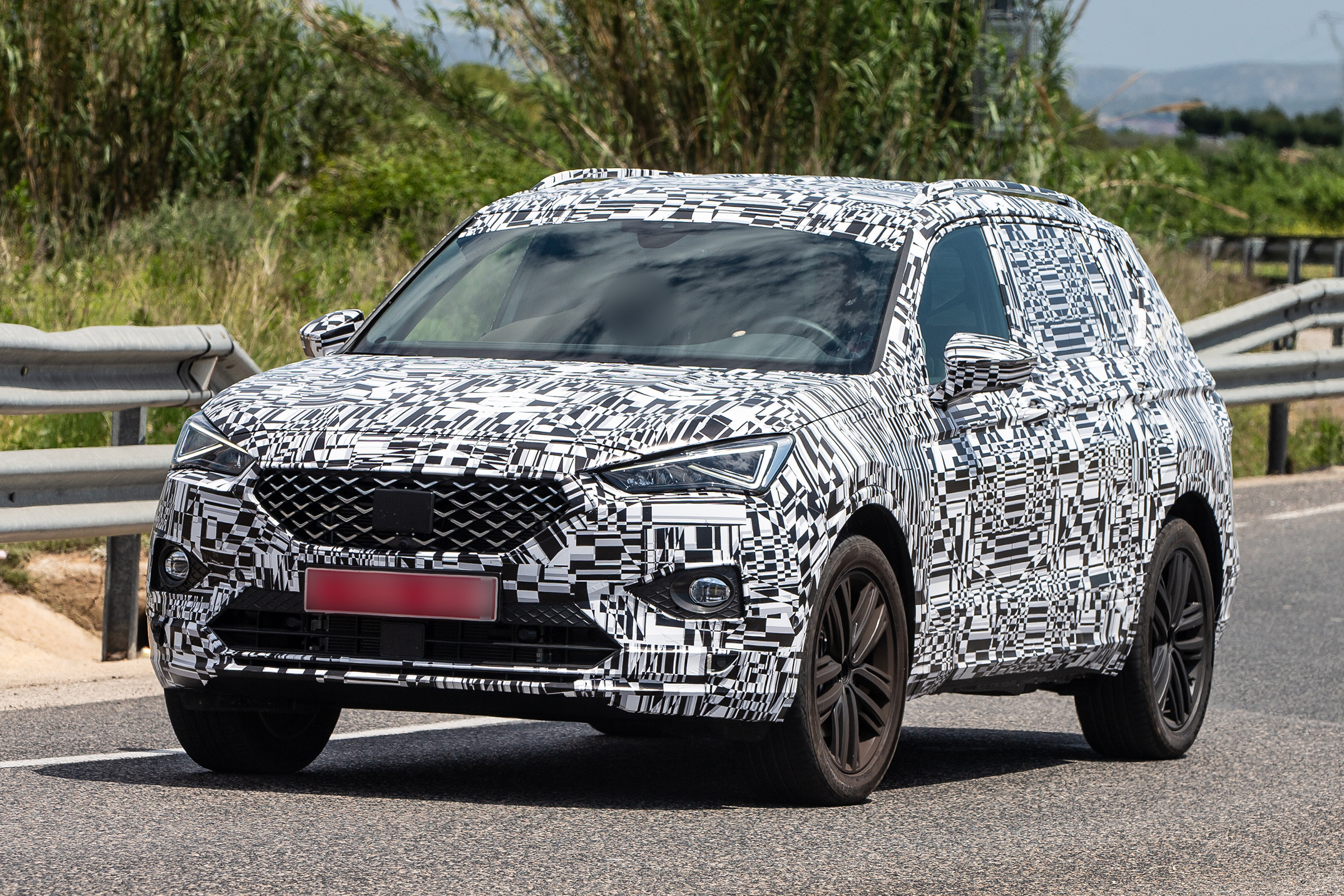 SEAT Tarraco spied - front