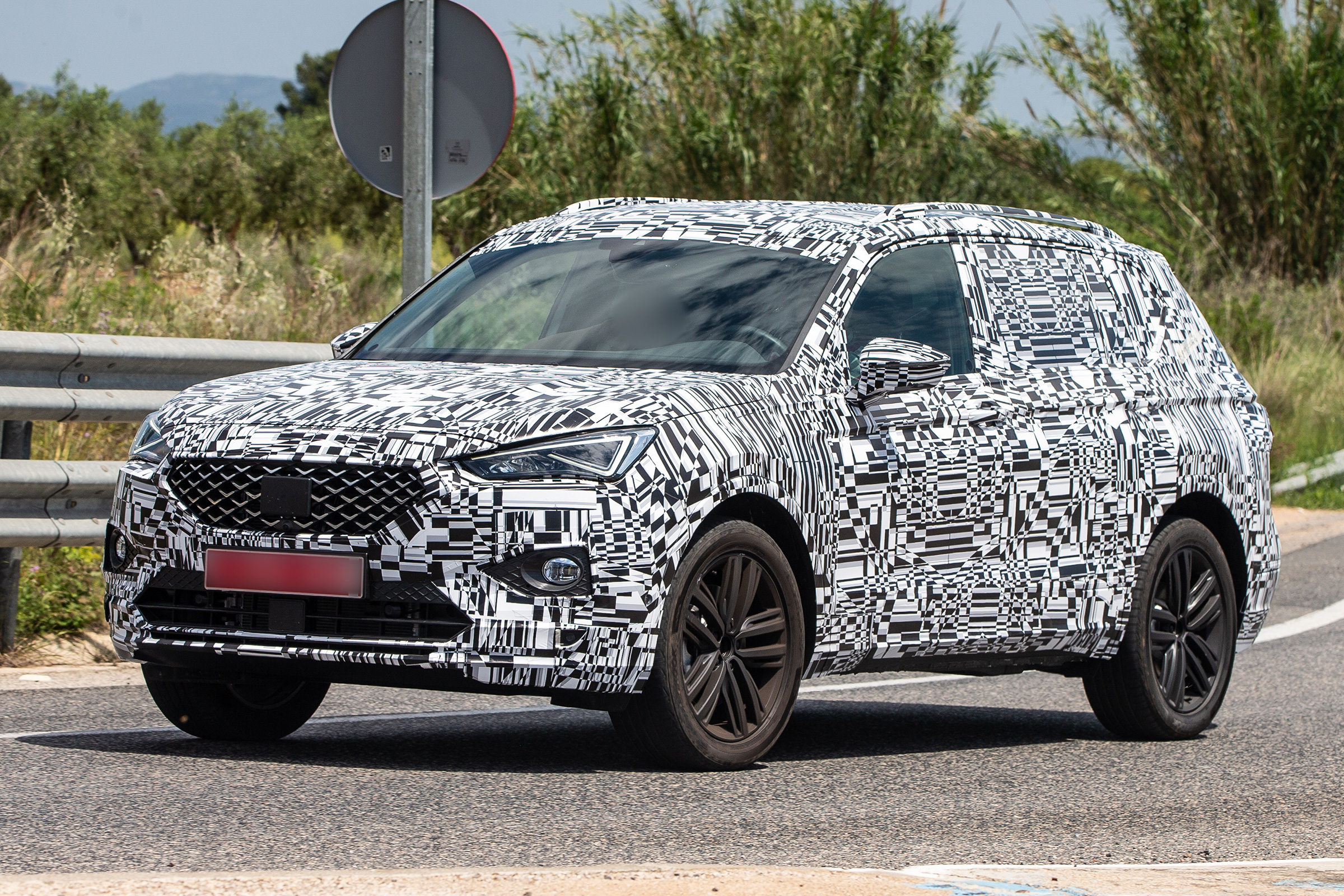 SEAT Tarraco spied - front
