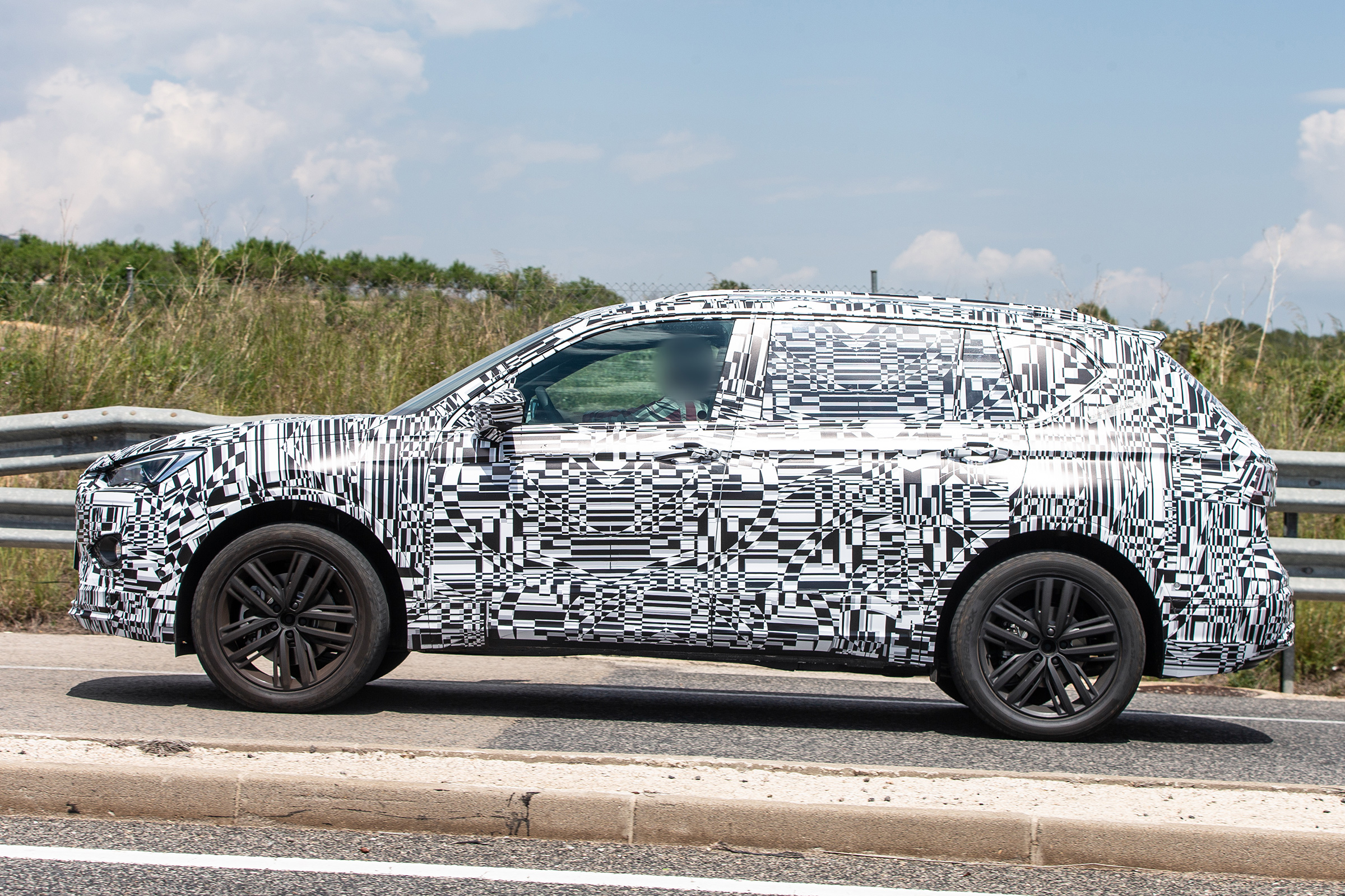 SEAT Tarraco spied - profile