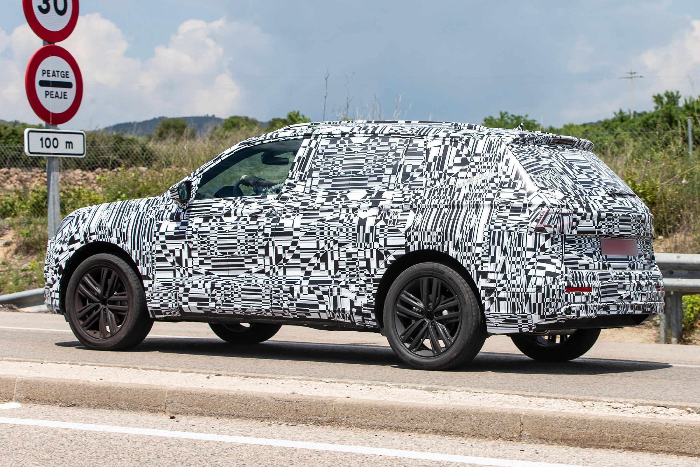 SEAT Tarraco spied - rear
