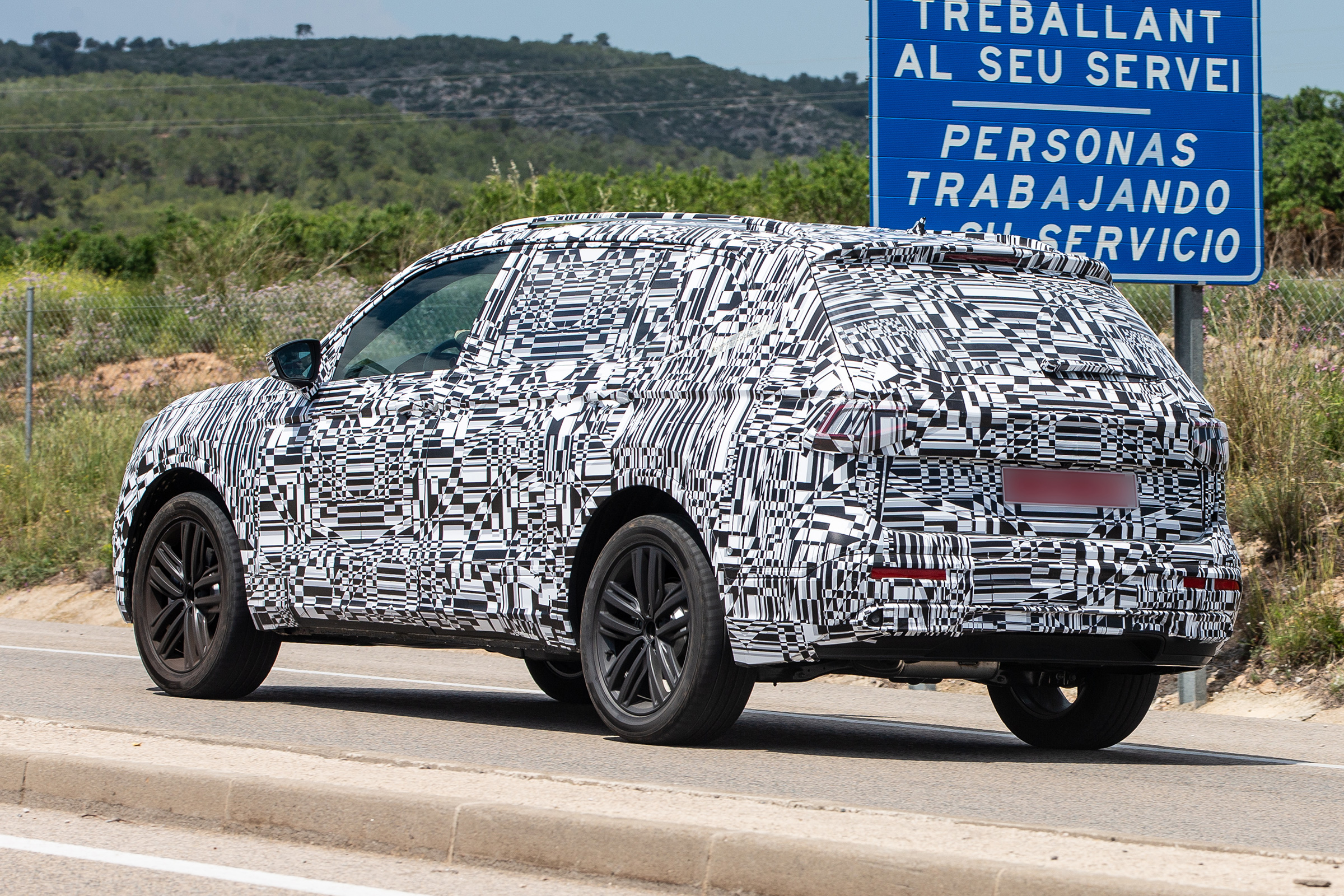 SEAT Tarraco spied - rear
