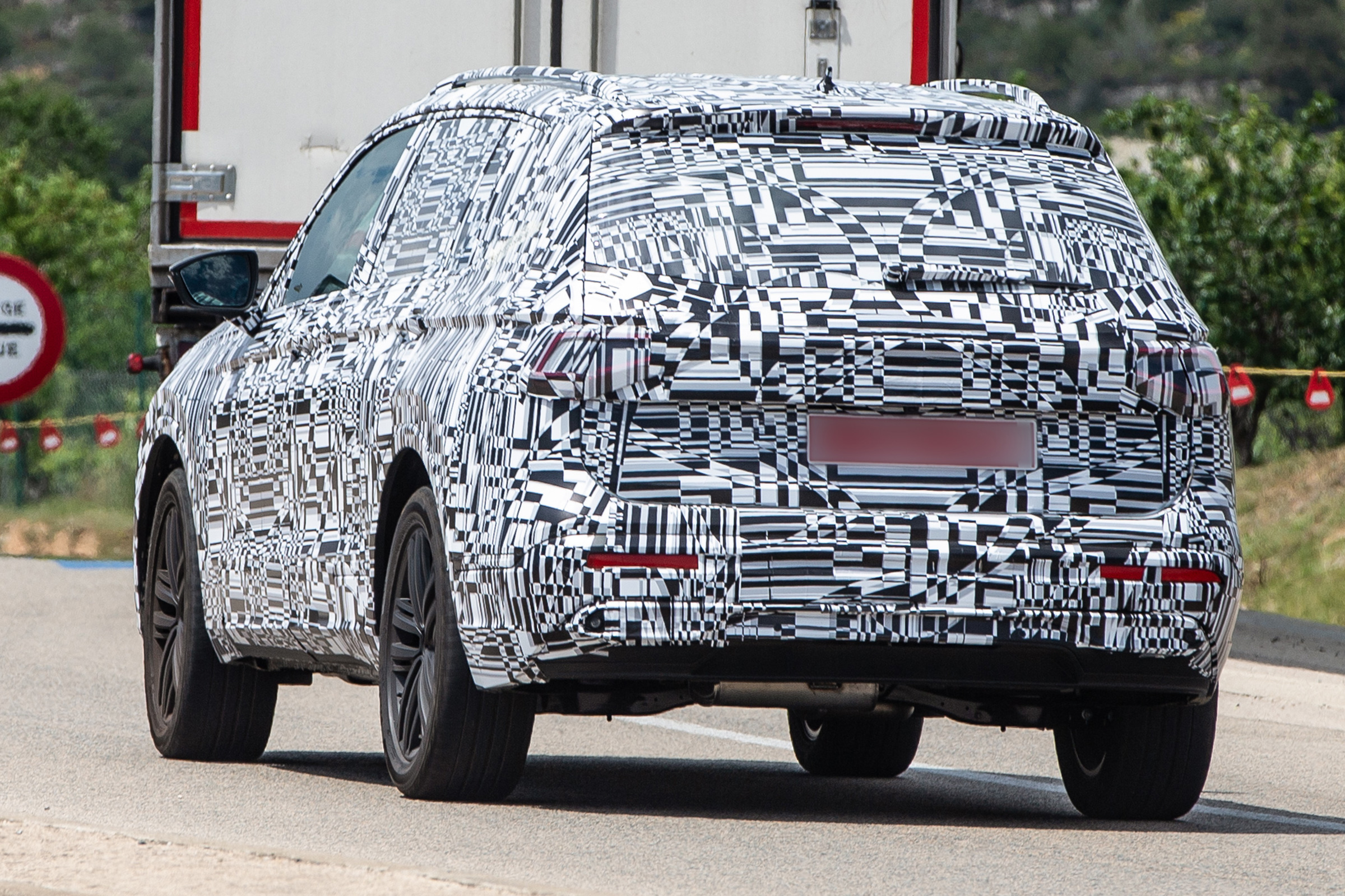 SEAT Tarraco spied - rear