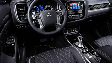 Mitsubishi Outlander PHEV - dash