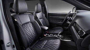 Mitsubishi Outlander PHEV - front seats