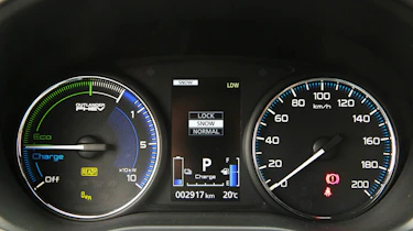 Mitsubishi Outlander PHEV - dials