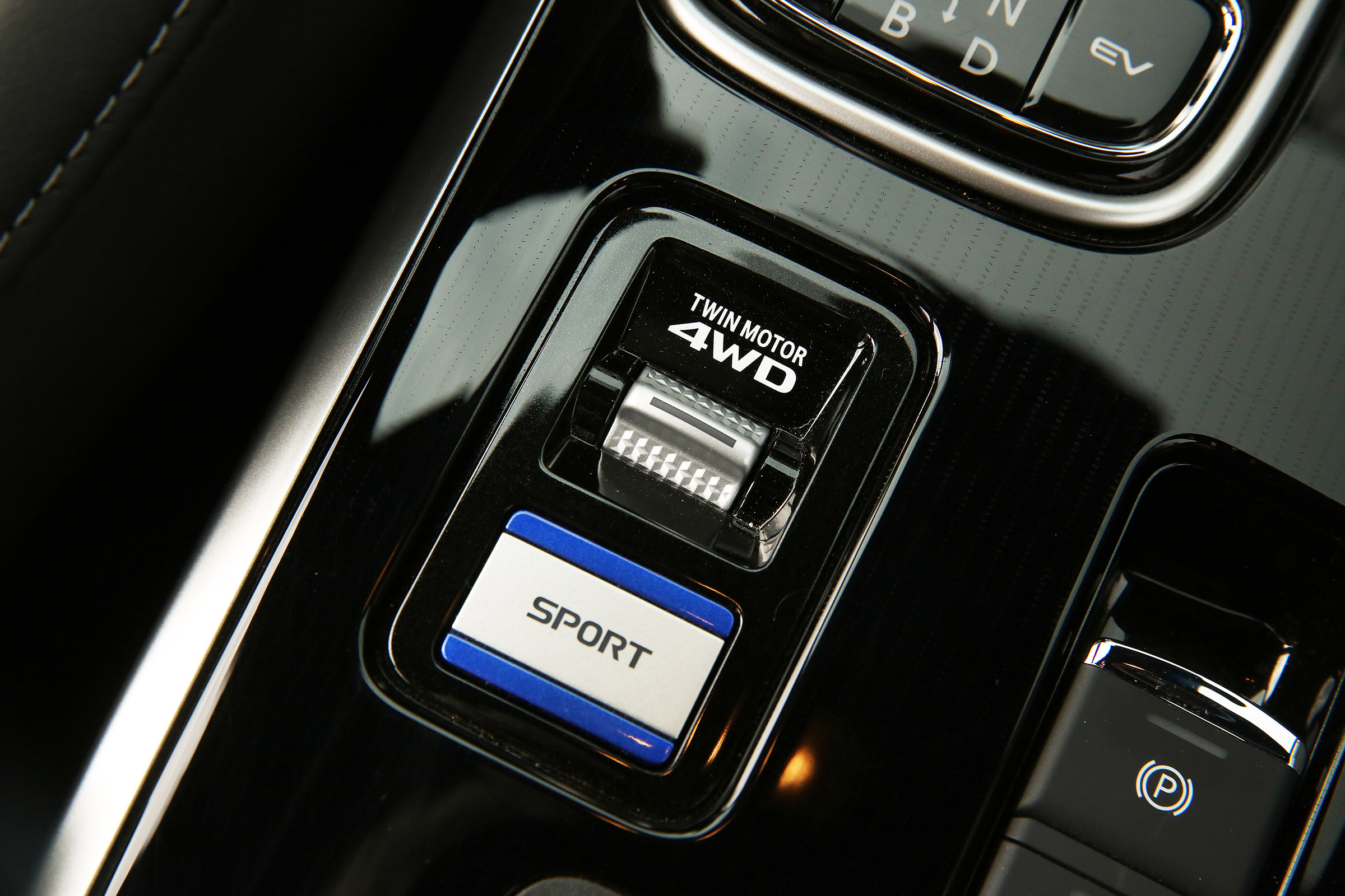 Mitsubishi Outlander PHEV - interior detail
