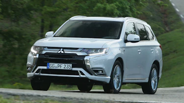 Mitsubishi Outlander PHEV - front