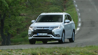 Mitsubishi Outlander PHEV - front action