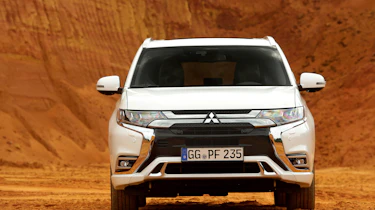 Mitsubishi Outlander PHEV - full front static