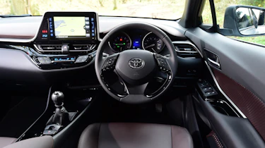 Toyota C-HR - interior