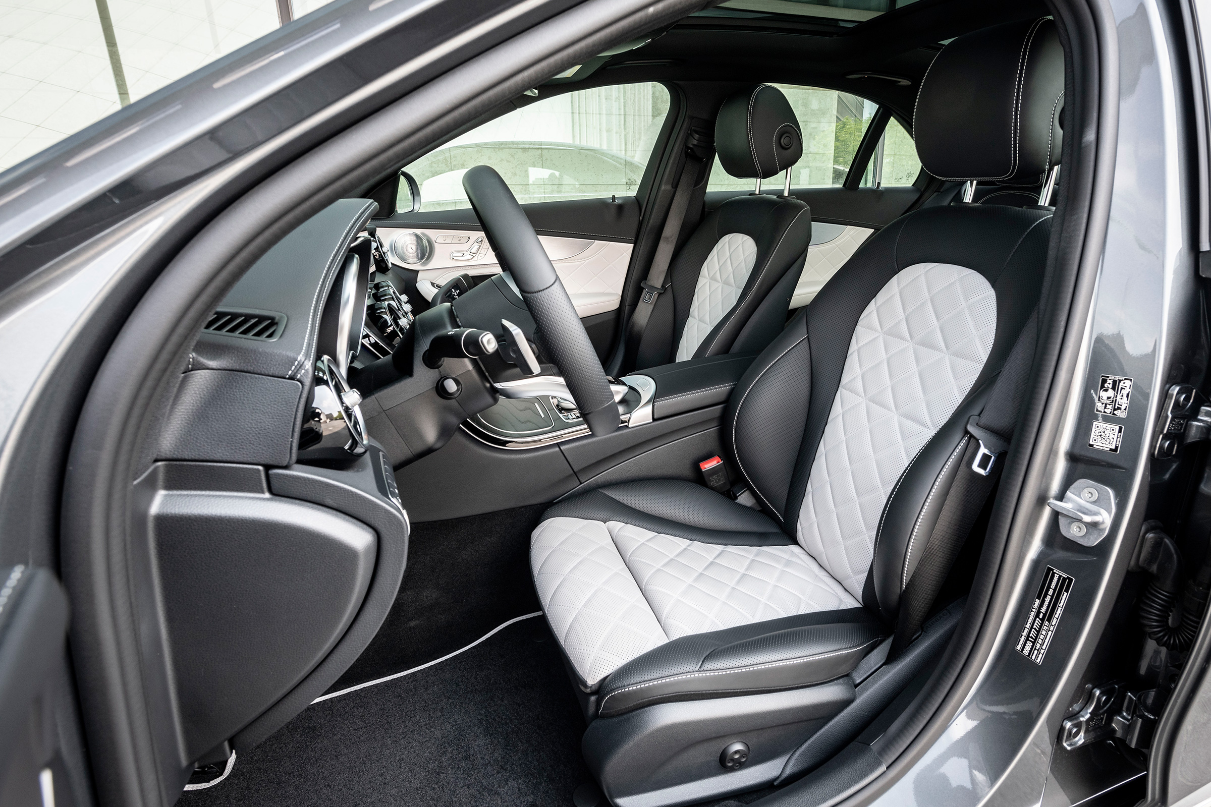 Mercedes C-Class - front seats