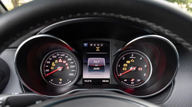 Mercedes X-Class - speedo