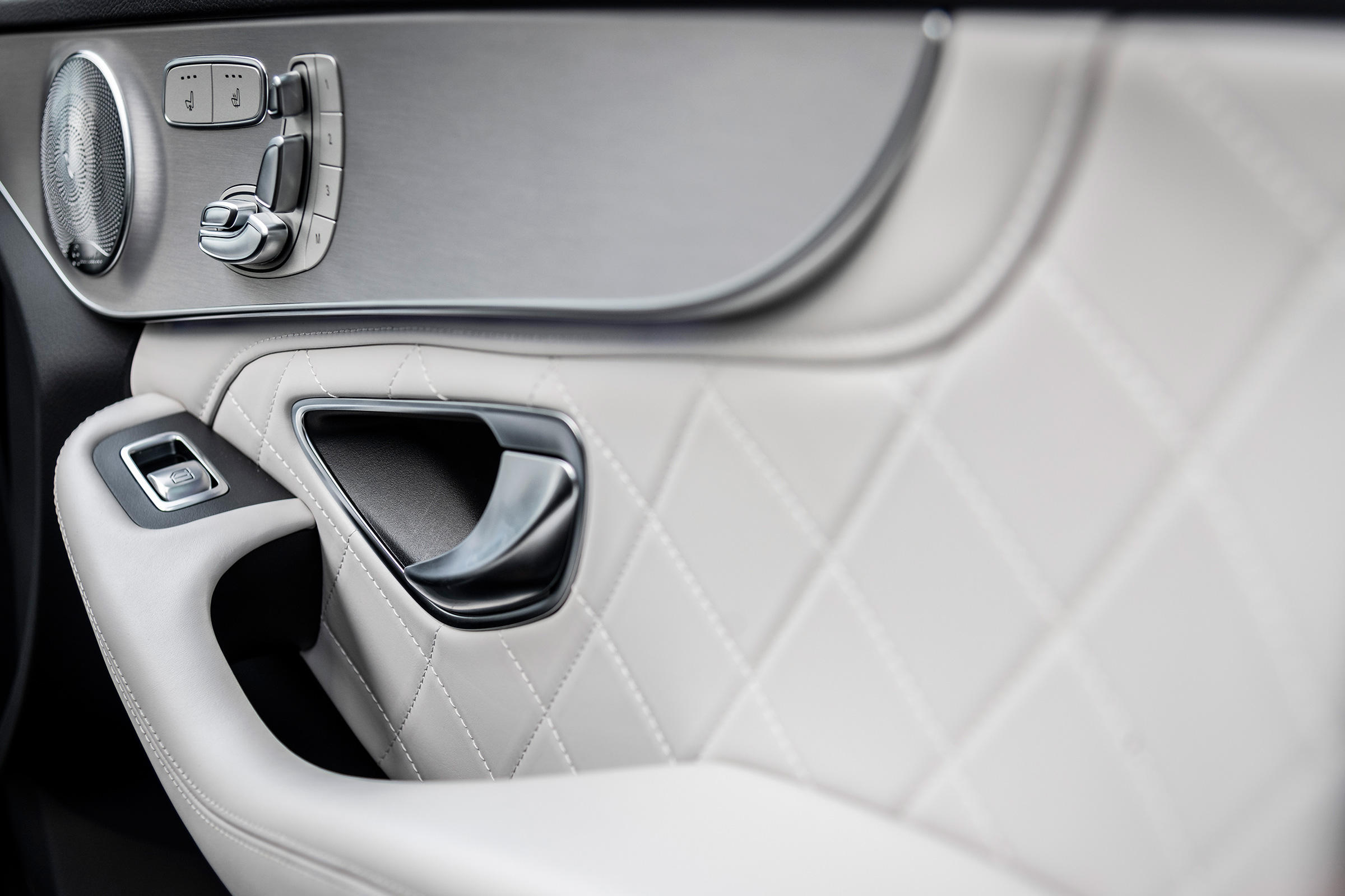 Mercedes C-Class - door