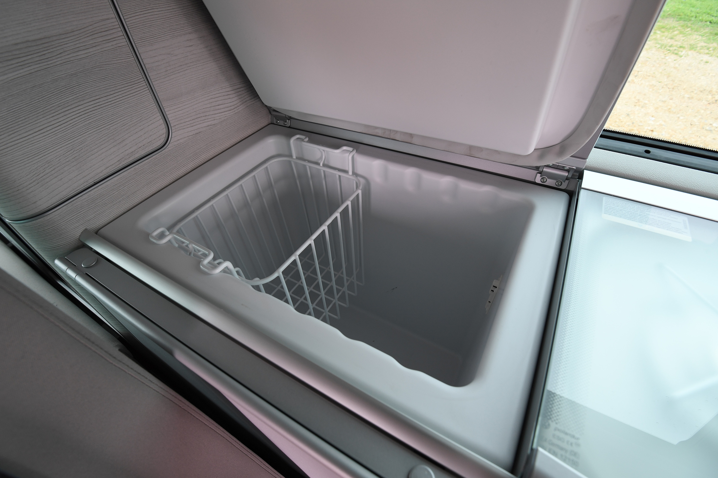 Volkswagen California Edition - fridge