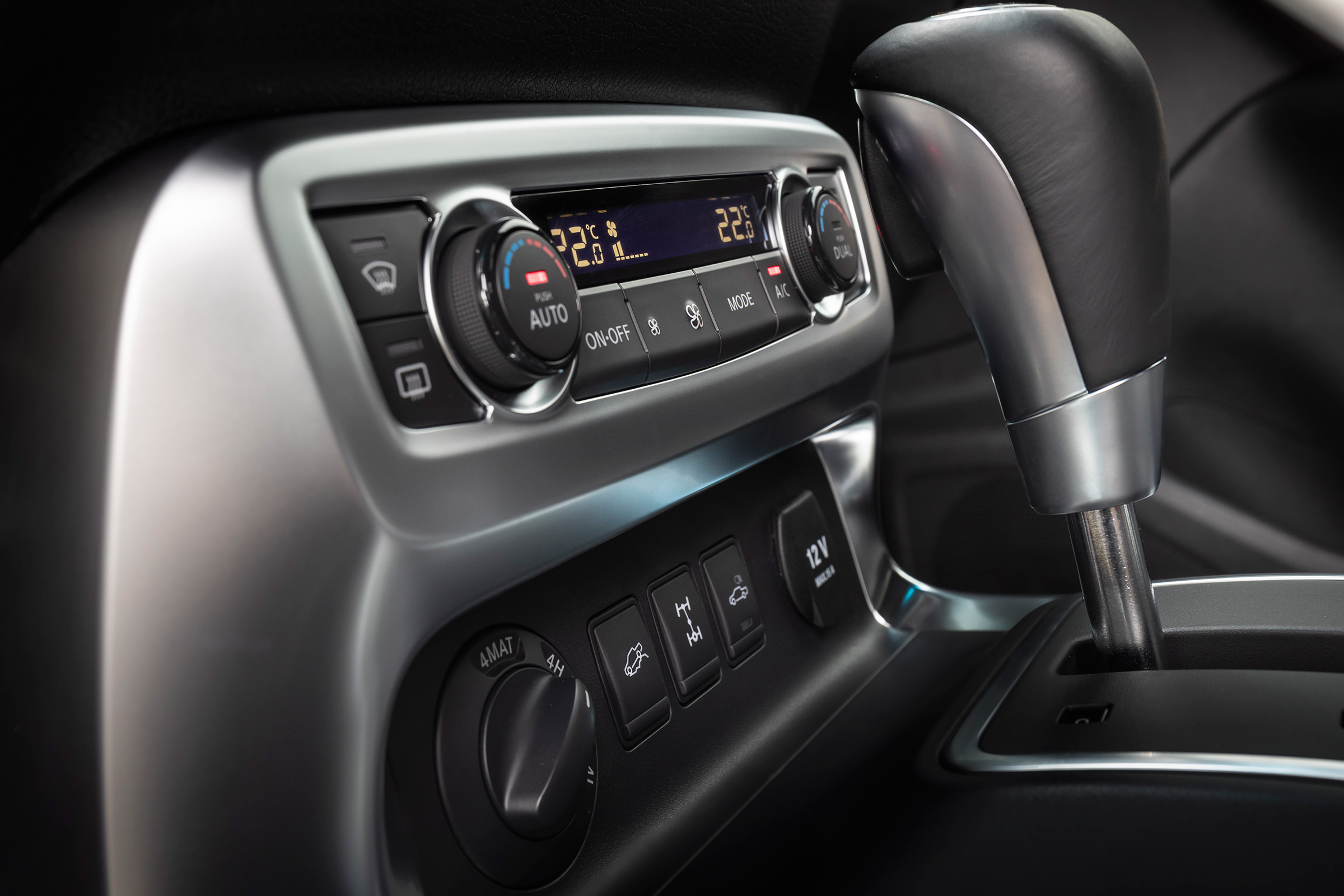 Mercedes X-Class - controls
