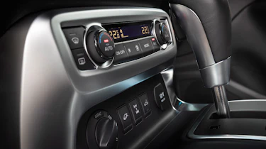 Mercedes X-Class - controls