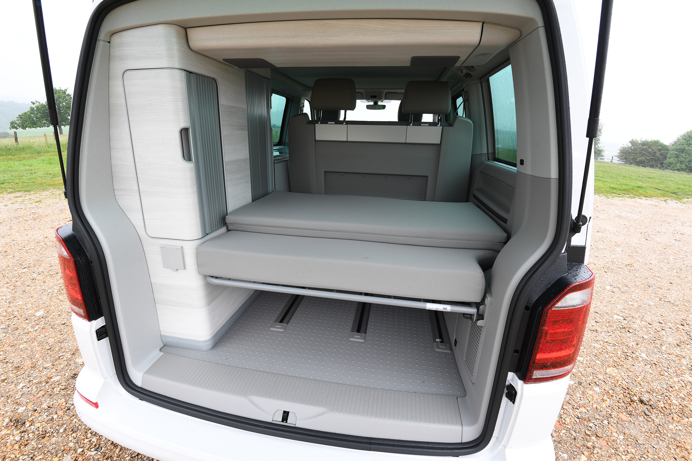 Volkswagen California Edition - bed