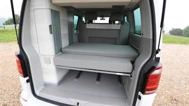 Volkswagen California Edition - bed