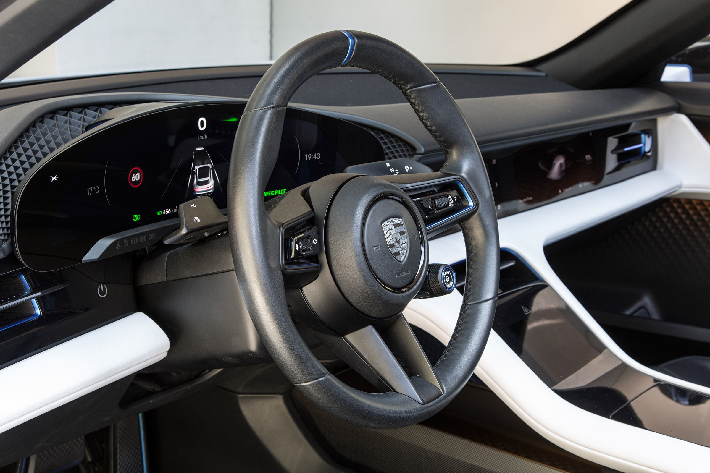 Porsche Mission E Cross Turimso - dash