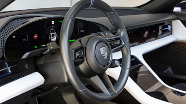 Porsche Mission E Cross Turimso - dash