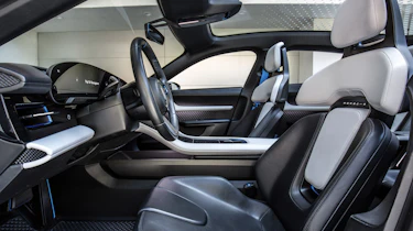Porsche Mission E Cross Turimso - front seats