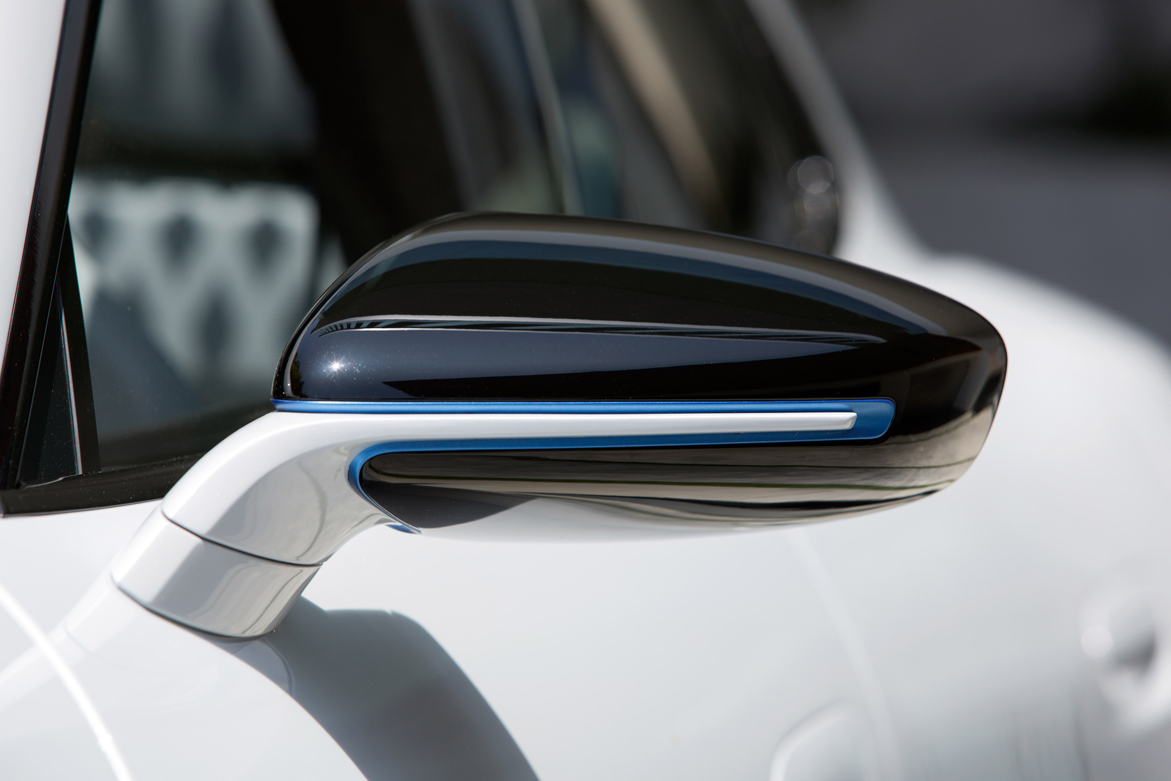Porsche Mission E Cross Turimso - wing mirror