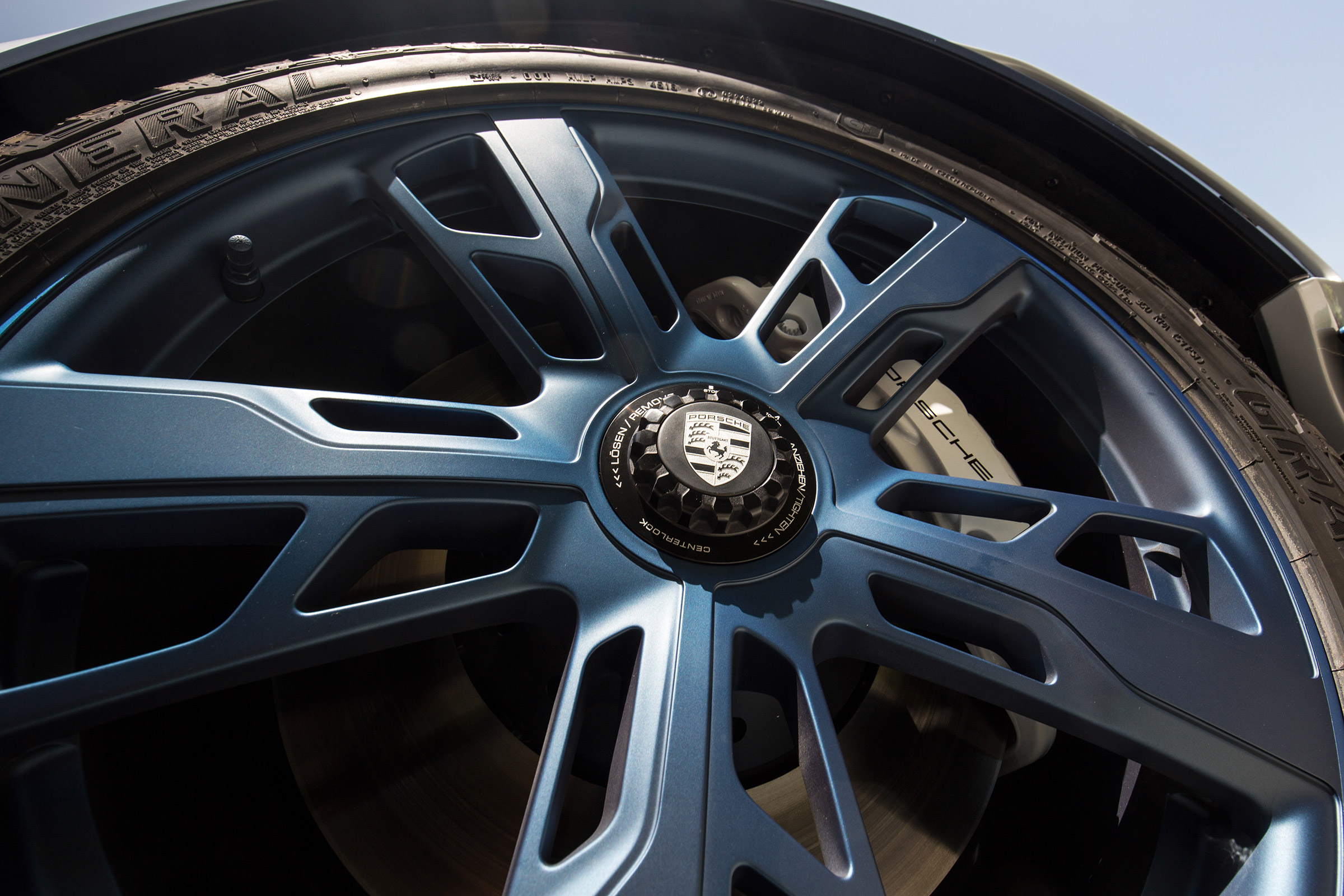 Porsche Mission E Cross Turimso - wheel