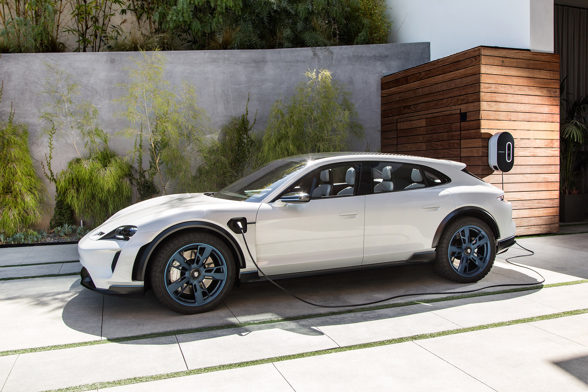 Porsche Mission E Cross Turimso - charging side