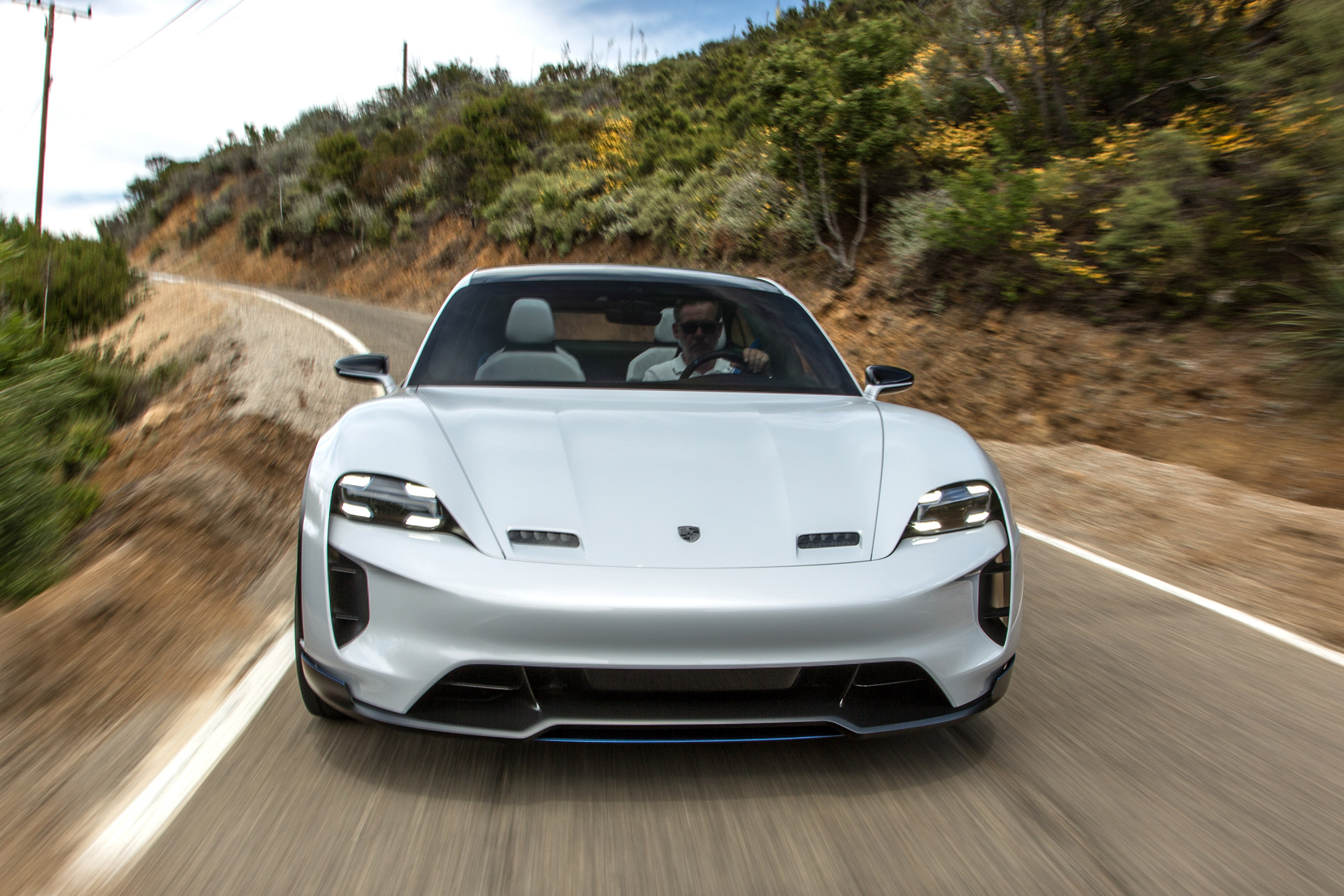 Porsche Mission E Cross Turimso - full front