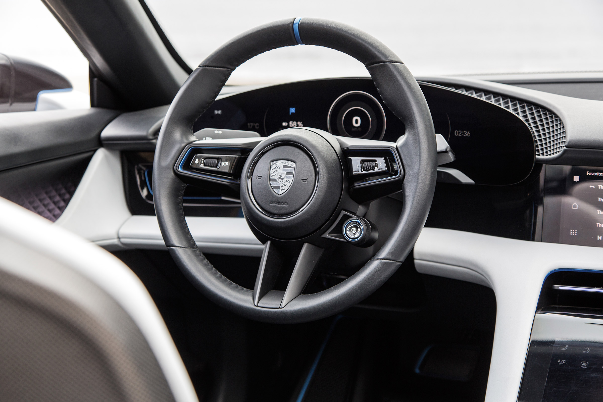 Porsche Mission E Cross Turimso - steering wheel