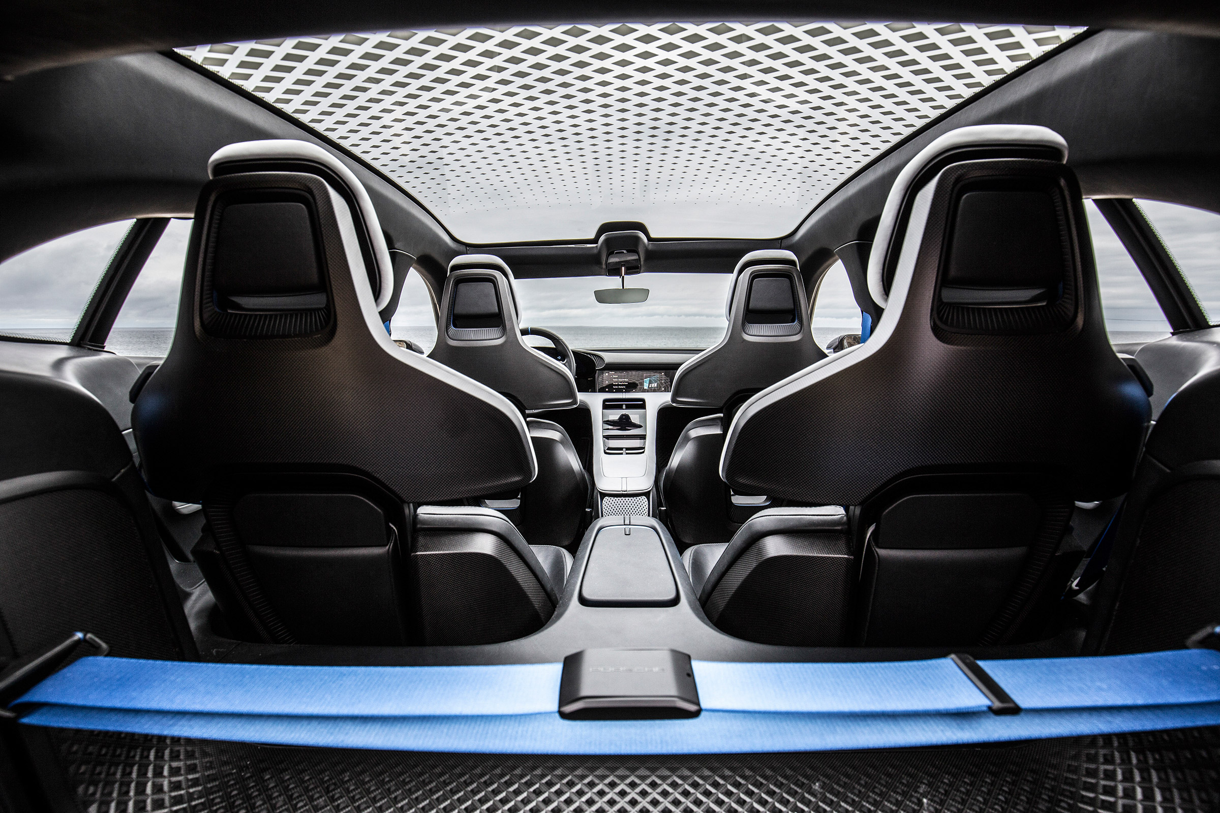 Porsche Mission E Cross Turimso - interior