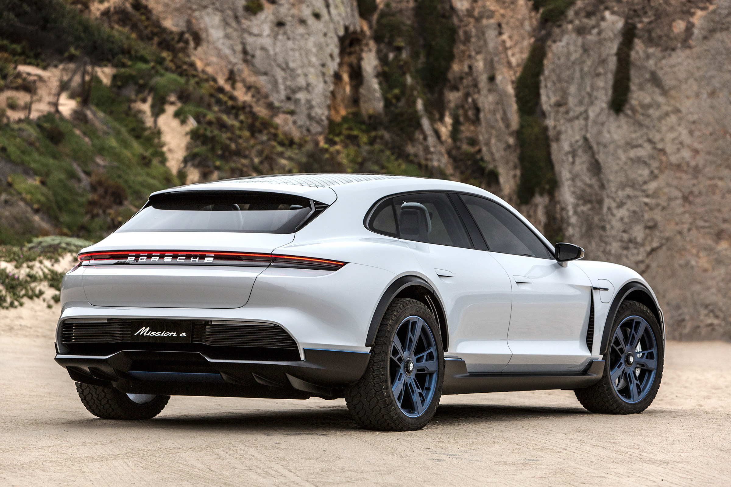 Porsche Mission E Cross Turimso - rear static