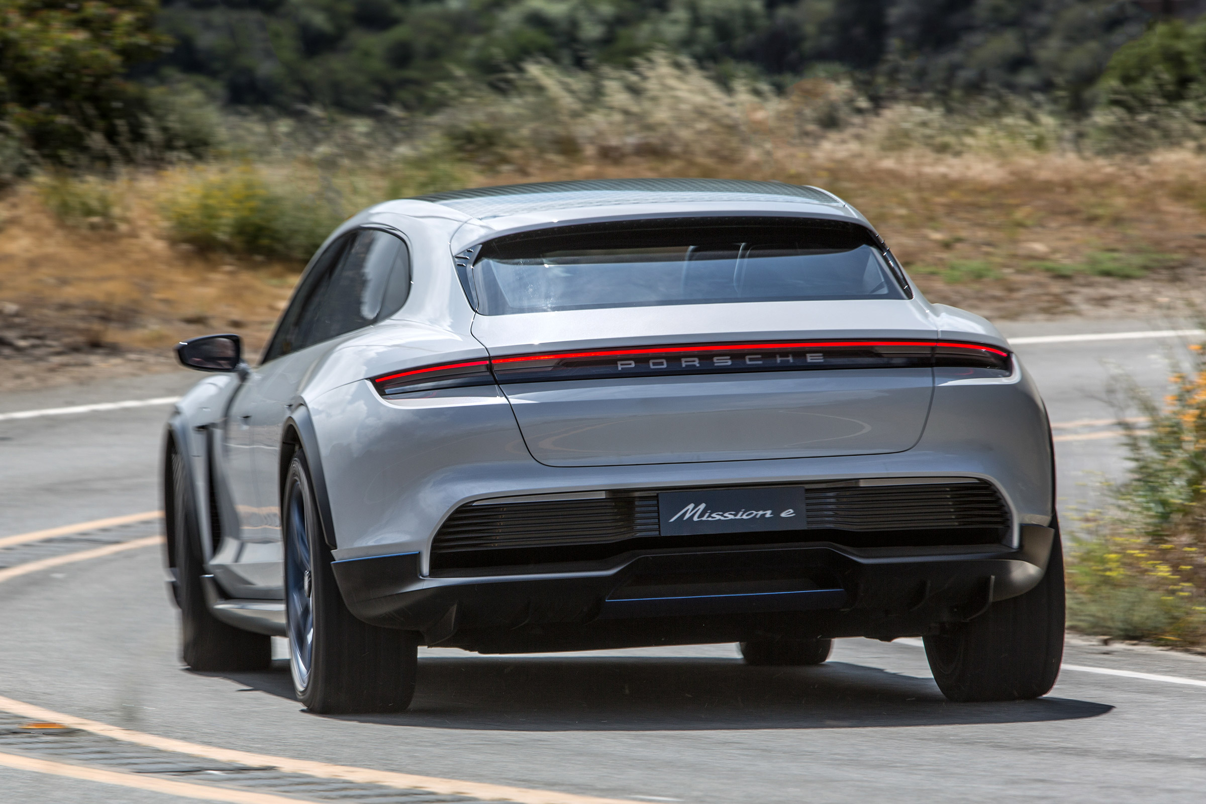 Porsche Mission E Cross Turimso - rear cornering
