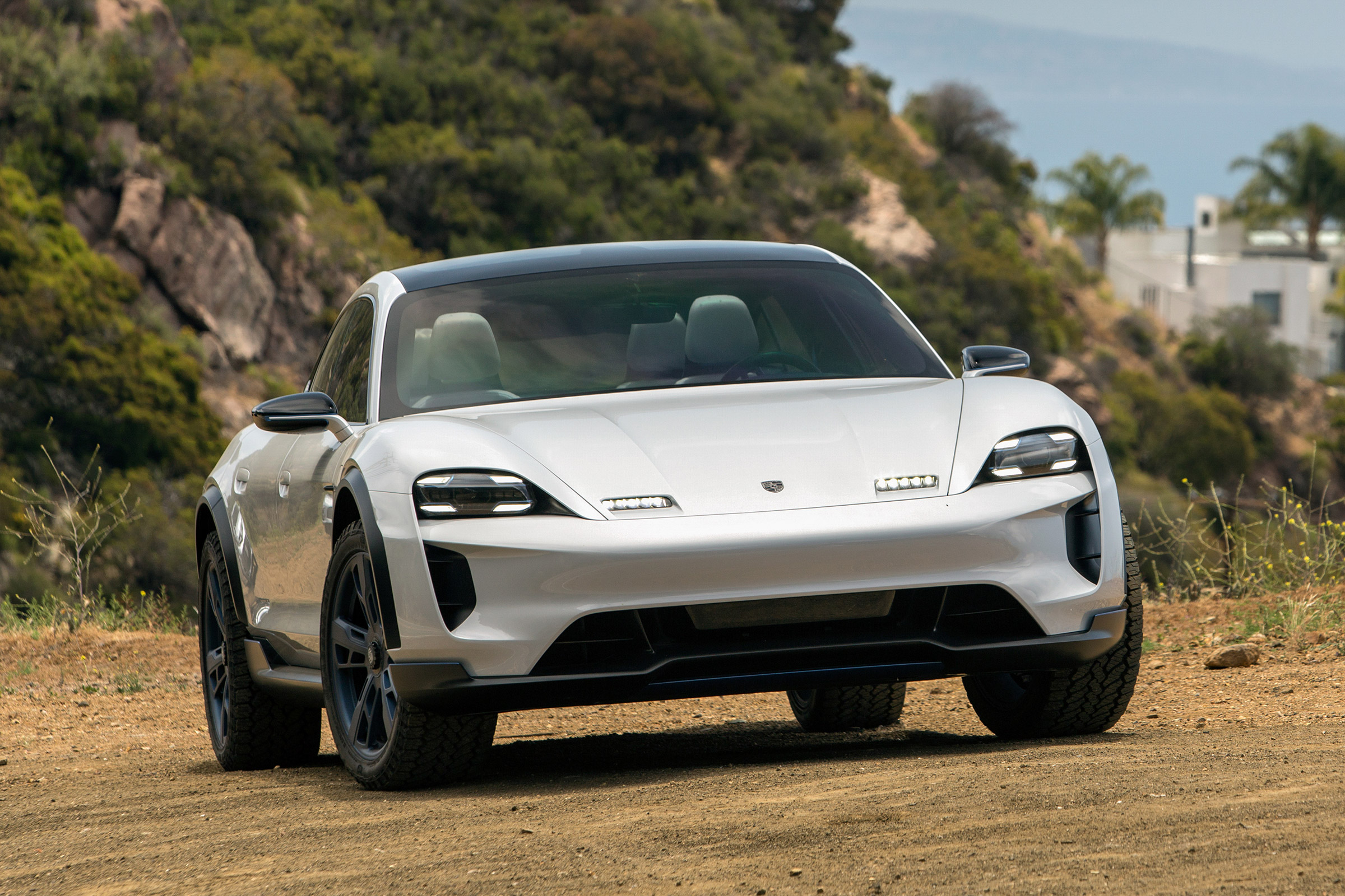 Porsche Mission E Cross Turimso - full front static